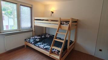 2 Schlafzimmer, Schreibtisch, kostenloses WLAN, Bettwäsche