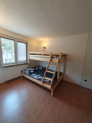2 bedrooms, desk, free WiFi, bed sheets