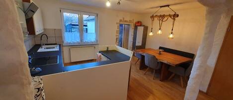 Fridge, oven, stovetop, dishwasher