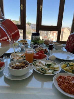 Bao gồm bữa sáng buffet hàng ngày 