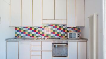 Réfrigérateur, micro-ondes, four, lave-vaisselle