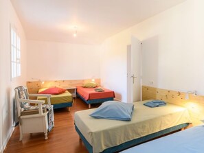 4 chambres, bureau, fer et planche à repasser, Internet gratuit