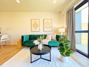 Flat-screen TV - Sweet two bedrooms home in Pakuranga (Auckland)