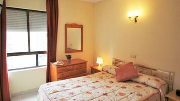 2 slaapkamers, een bureau, internet