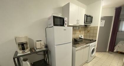 Gemütliche 2-Zimmer-Wohnung mit Terrasse, Aufzug und allen Annehmlichkeiten in Balaruc-les-Bains