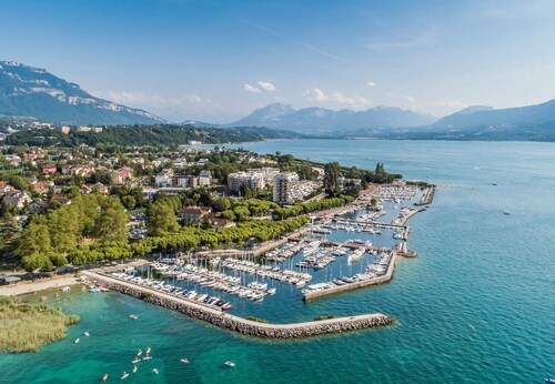 Charmant T2 moderne et lumineux avec climatisation et parking à Aix-les-Bains