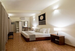 Deluxe Room | Individually decorated, individually furnished, desk, laptop workspace