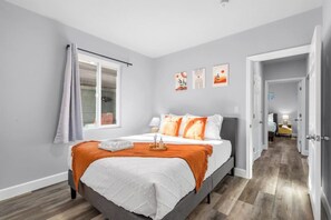 5 bedrooms, iron/ironing board, WiFi, bed sheets