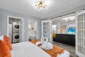 5 bedrooms, iron/ironing board, WiFi, bed sheets