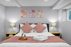 2 bedrooms, iron/ironing board, WiFi, bed sheets - 4016 Lower B · 2b1b Modern Unit Central/3 mins to Gas Works Park (Seattle)