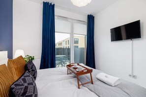 1 habitación, escritorio, tabla de planchar con plancha y wifi 