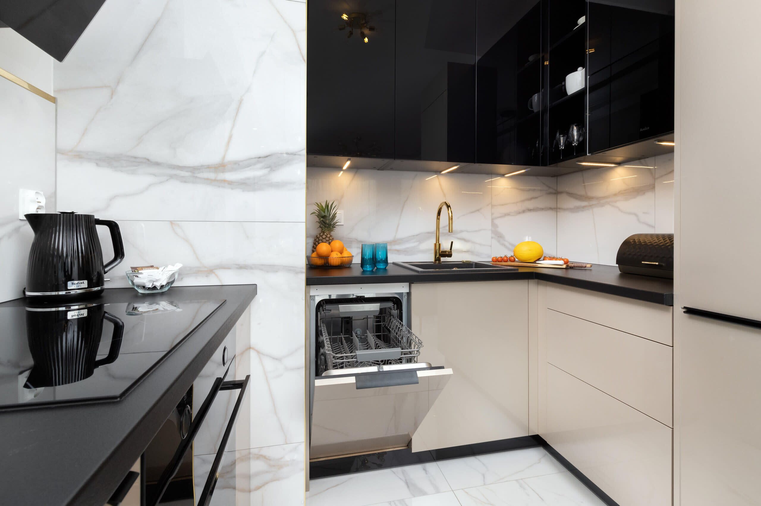 Kühlschrank, Mikrowelle, Ofen, Herdplatte