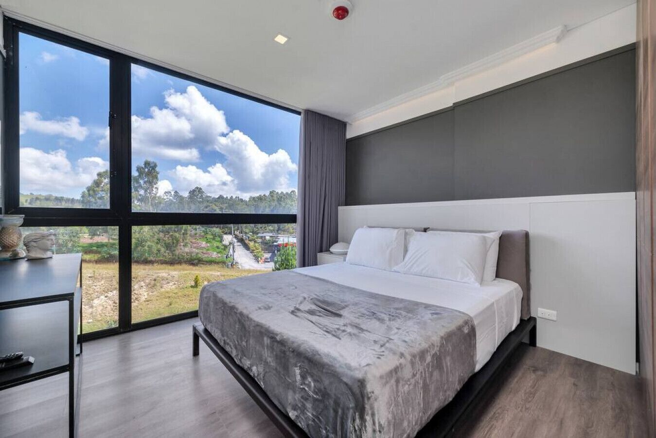 2 bedrooms, desk, iron/ironing board, travel crib