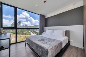 2 Schlafzimmer, Schreibtisch, Bügeleisen/Bügelbrett, Reisekinderbett