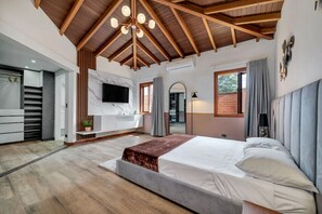 3 camere, una scrivania, ferro/asse da stiro, Wi-Fi gratuito