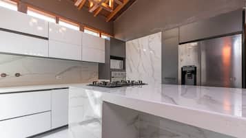 Coffee/tea maker, fridge, microwave, oven