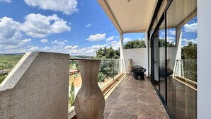 Panoramic Room | Blackout drapes, soundproofing, iron/ironing board (on request) - Greedy Five (Kigali)