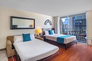 Tabla de planchar con plancha, wifi gratis y ropa de cama