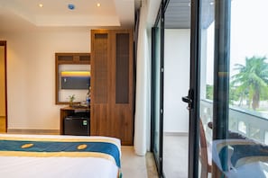 Deluxe Double Room, 1 Queen Bed, City View | Minibar, individually decorated, individually furnished, desk