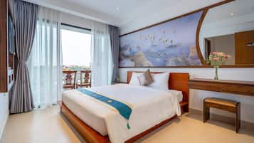 Deluxe Double Room, 1 Queen Bed, River View | Minibar, individually decorated, individually furnished, desk