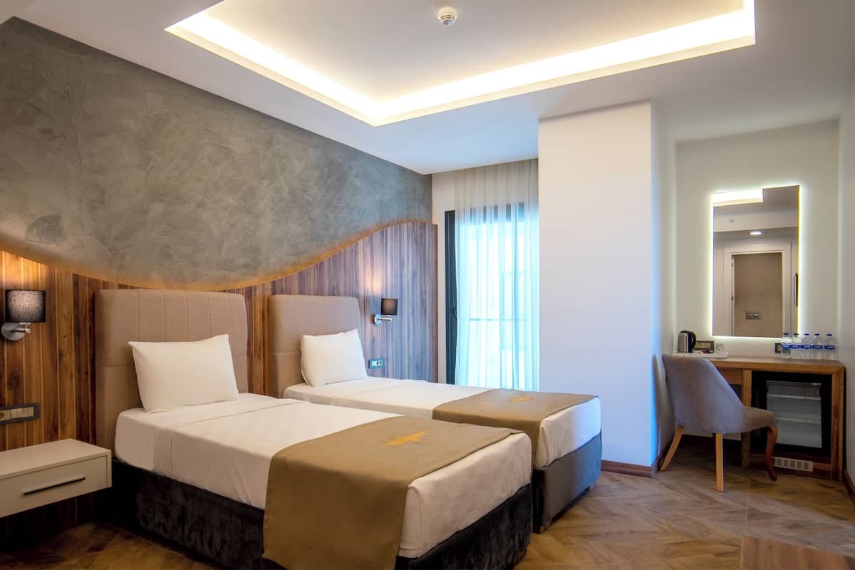 Premium bedding, minibar, laptop workspace, cribs (free)