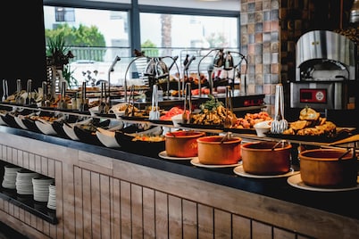 CITY POINT BEACH & SPA HOTEL