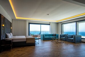 Kahden hengen deluxe-huone (yksi tai kaksi sänkyä) | Ylelliset vuodevaatteet, minibaari