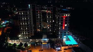Front of property - evening/night - CITY POINT BEACH & SPA HOTEL (Didim)