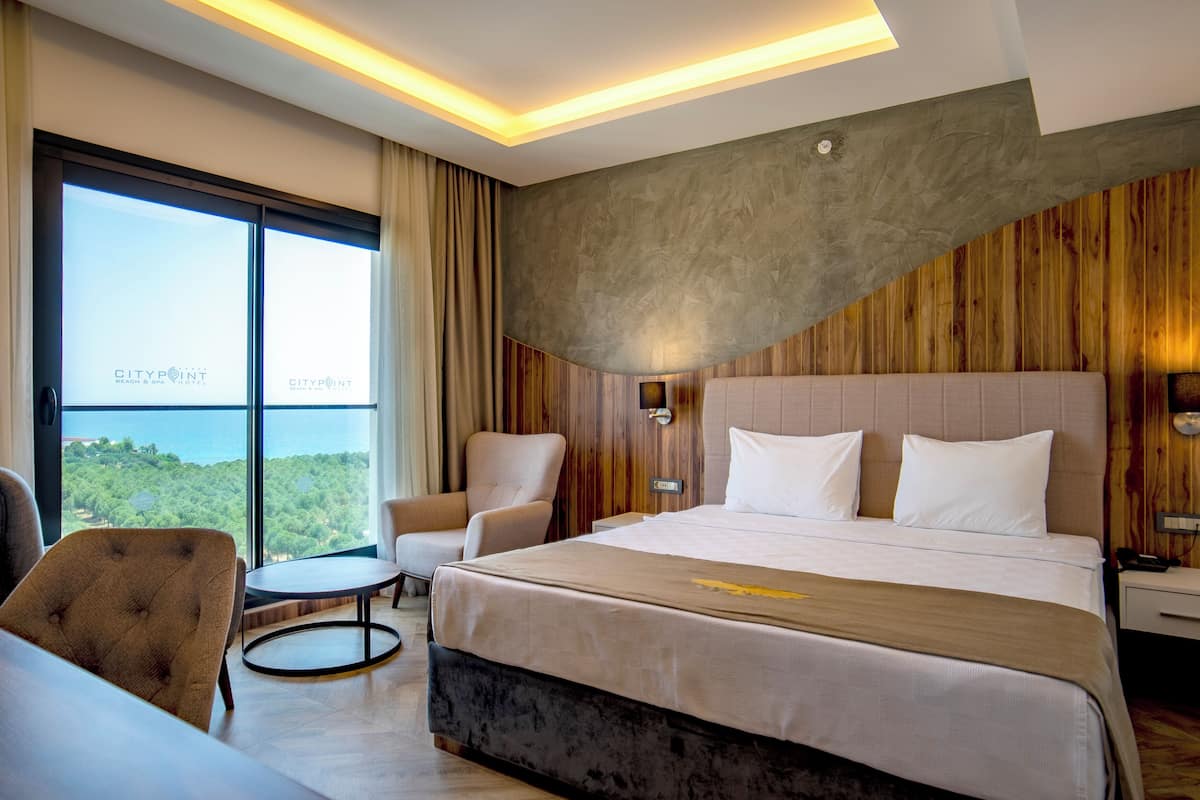 Premium bedding, minibar, laptop workspace, cribs (free)