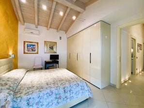 Appartement de base | 2 chambres, accès au Wi-Fi (inclus), literie fournie