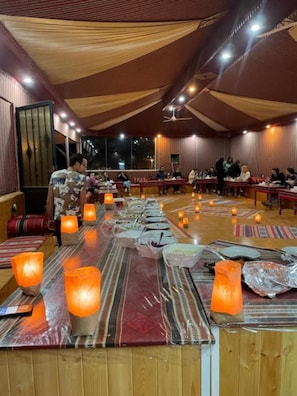 In-room dining - Salem Bedouin camp (Wadi Rum)