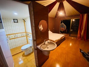 Luxury Quadruple Room, 1 Bedroom, Private Bathroom, Mountain View | Egyptian cotton sheets, premium bedding, memory-foam beds, free WiFi - Salem Bedouin camp (Wadi Rum)
