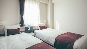 A hotel room with two beds, a window with curtains, a bedside table, and a nightstand. - Kuretake-inn Premium Fujinomiya (Fujinomiya)