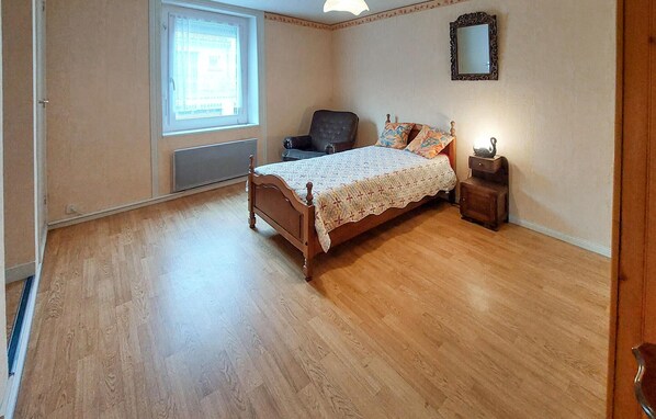 2 chambres, lit parapluie, draps fournis