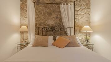 2 bedrooms, iron/ironing board, WiFi (free), bed sheets