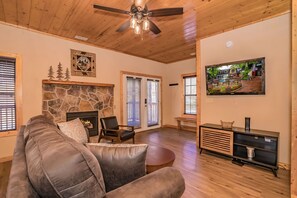 TV, lareira, videogames