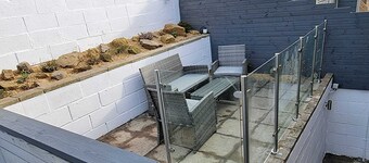 Escape to Rye at the Strand overlooking The Strand Quay with parking!