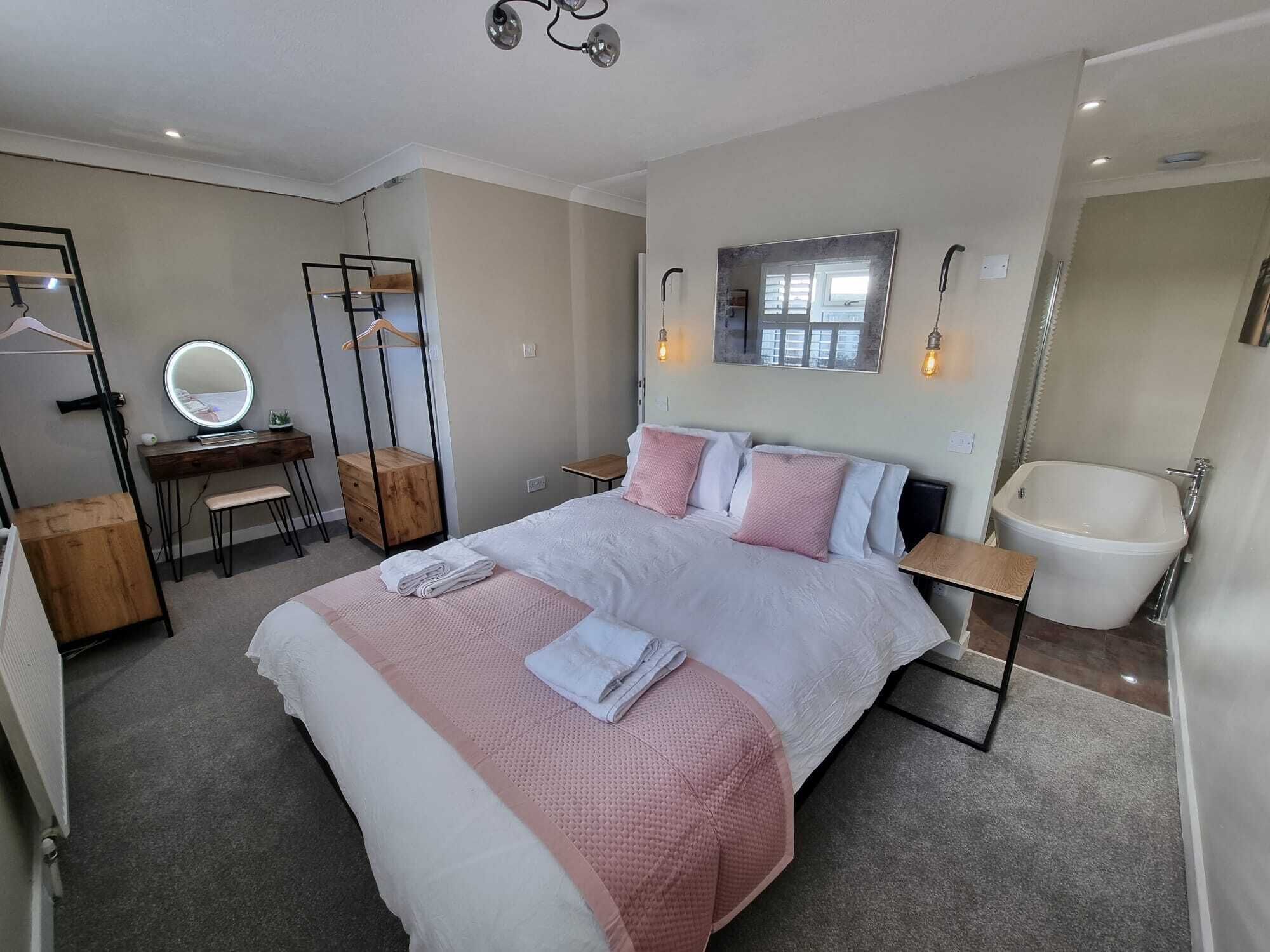 2 bedrooms, iron/ironing board, travel cot, free WiFi