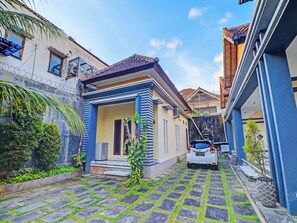 Unclassified image, 3 of 39, button - Ciung Wanara Guest House (Denpasar)