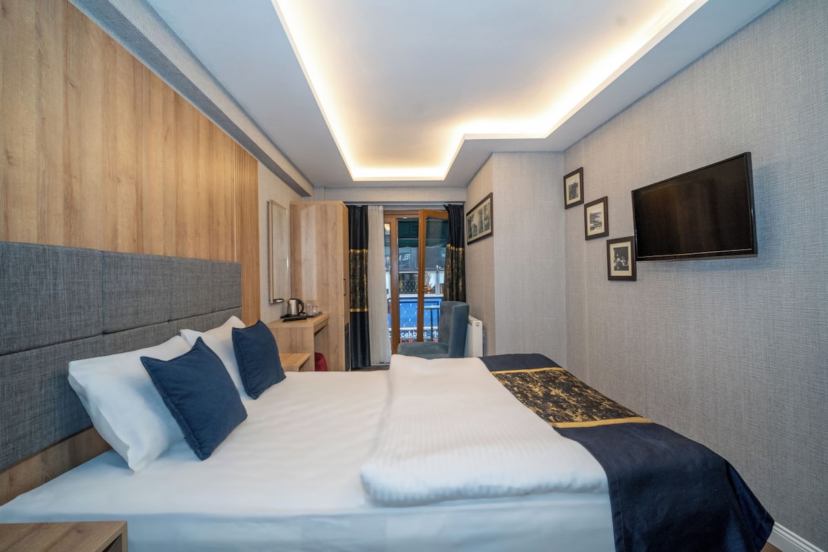 Deluxe Room, 1 Bedroom, Balcony, City View | Pemandangan dari bilik