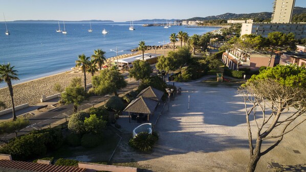 Unclassified image, 1 of 25, button - Oustal Del Mar (Le Lavandou)