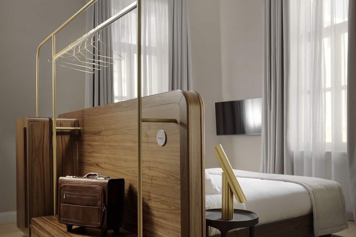Lucent | 1 bedroom, premium bedding, minibar, in-room safe