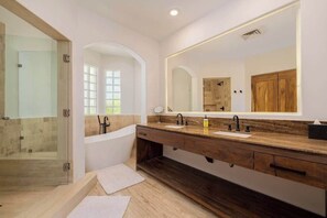 Dusche, Haartrockner, Shampoo