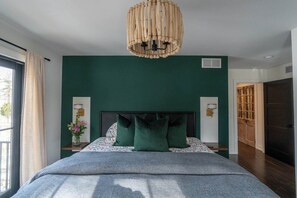 4 bedrooms, desk, iron/ironing board, travel cot