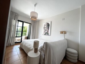 4 bedrooms, iron/ironing board, travel crib, free WiFi