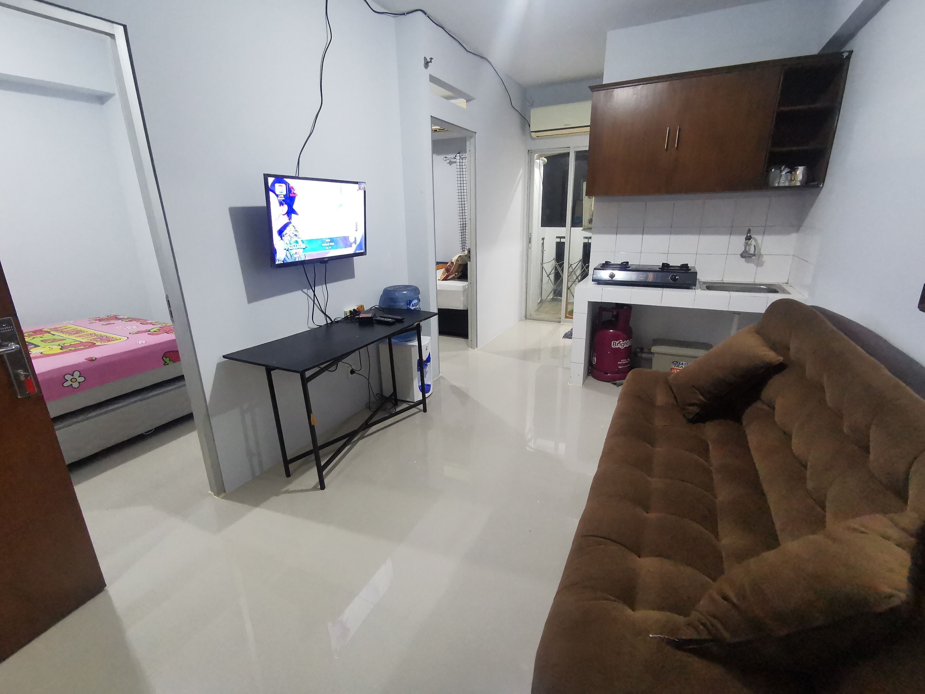 Premium bedding, down comforters, minibar, free WiFi