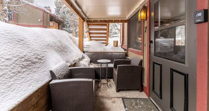 Close to Main Street, Access to Nearby Ski Resorts; Private Patio!