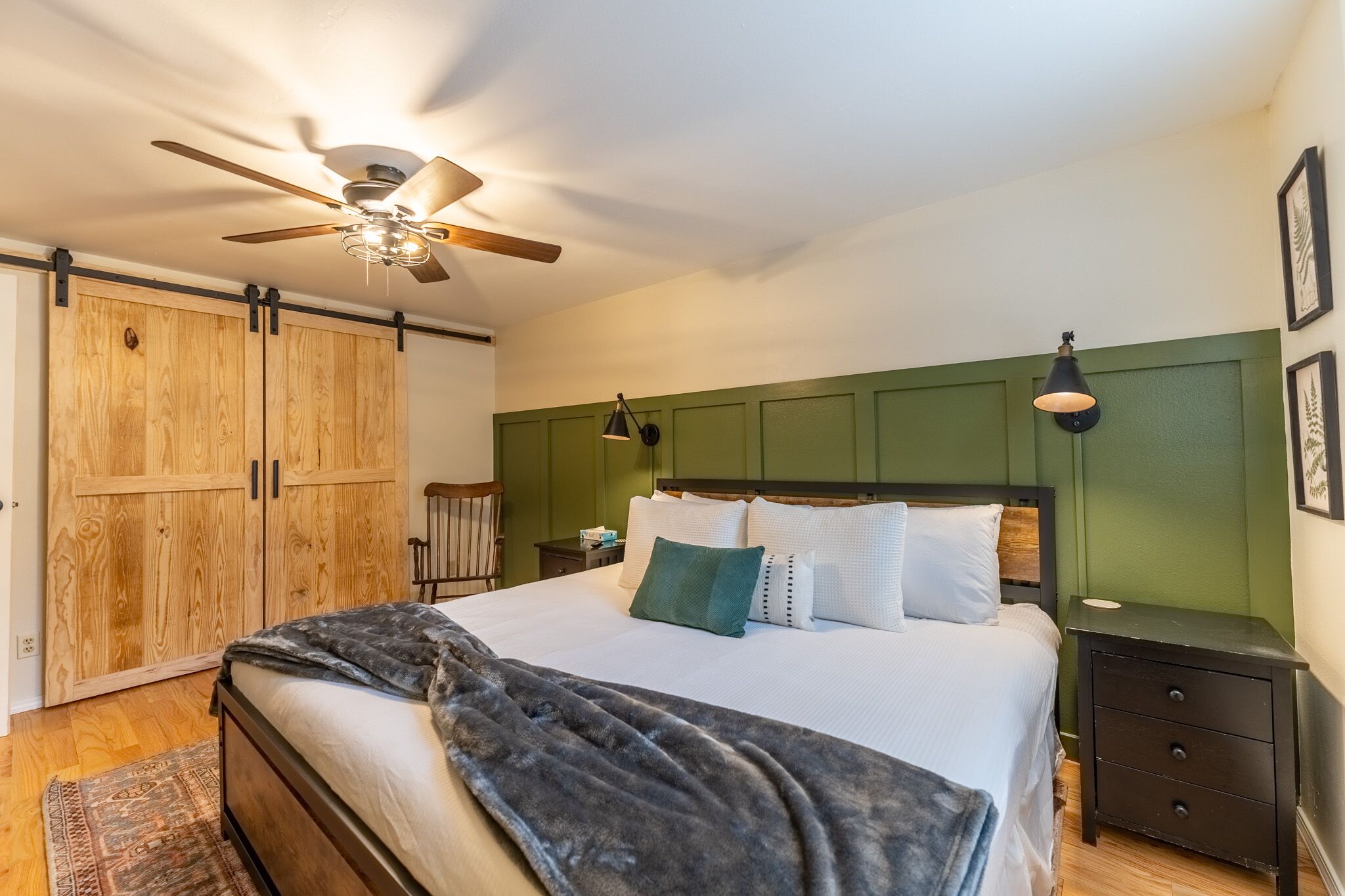 2 slaapkamers, een strijkplank/strijkijzer, wifi, beddengoed
