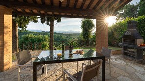 Outdoor dining - Villa Frantusina, Volterra, Pisa and Valdera (Volterra)