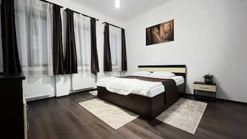 3 bedrooms, desk, iron/ironing board, WiFi